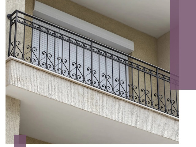 Балконные ограждения из металла и стекла в Нурлате для домов